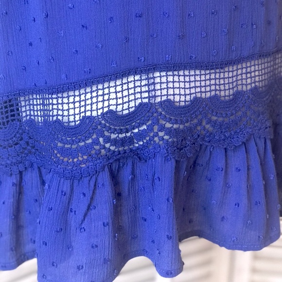 2/$15 MIX&MATCH  ✴️LAST ONE ✴️ SLEEVELESS DOTTED TOP W/ RUFFLED HEM - Picture 4 of 5